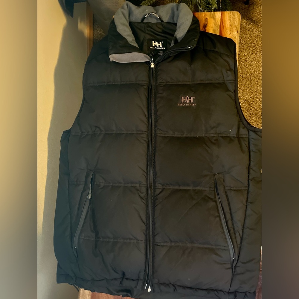 Helly Hansen black Down vest size M
